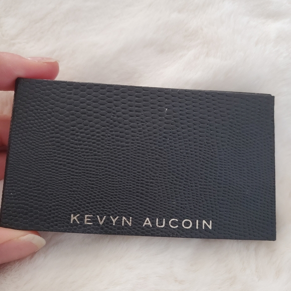 Kevyn Aucoin Bronzer In Matte to glow - Picture 5 of 7